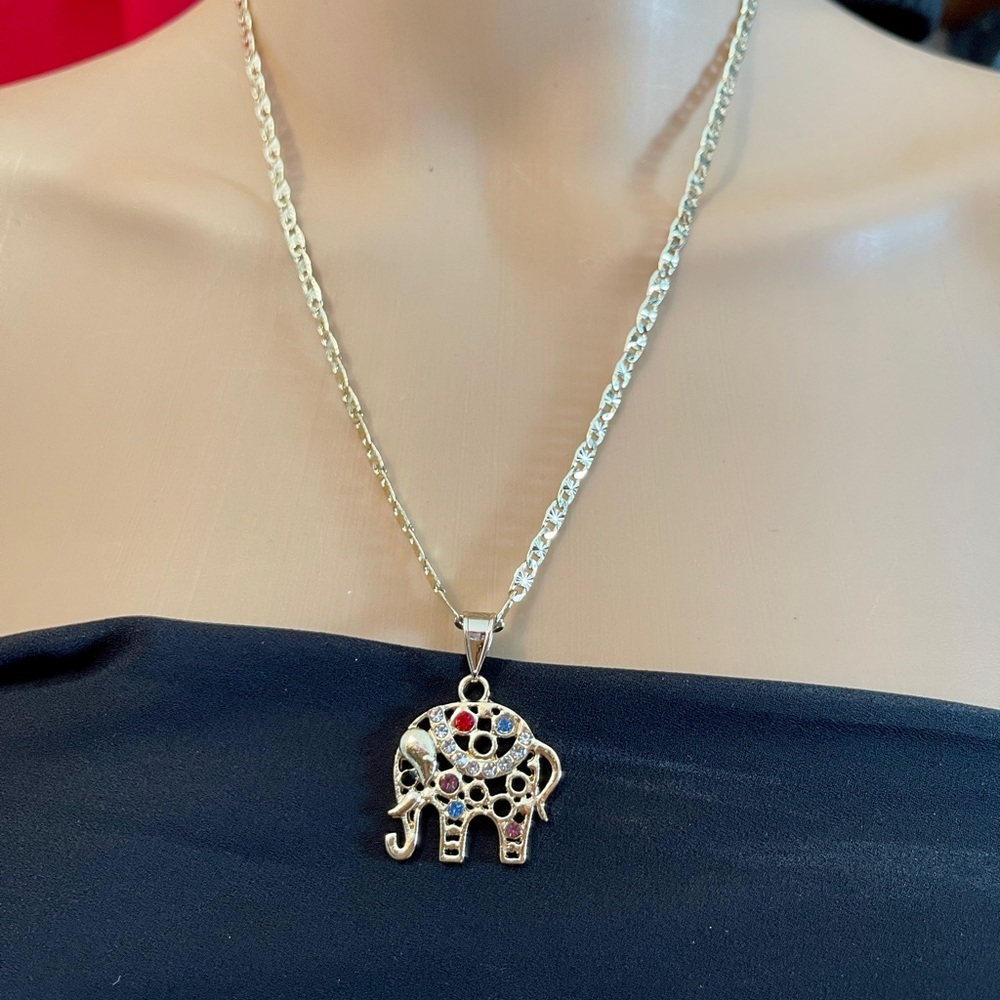 Good Luck Elegant Pendant 14k Plated Gold with Chain - Picture 9 of 10